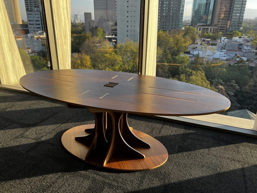 Luna Park Ellipse Table